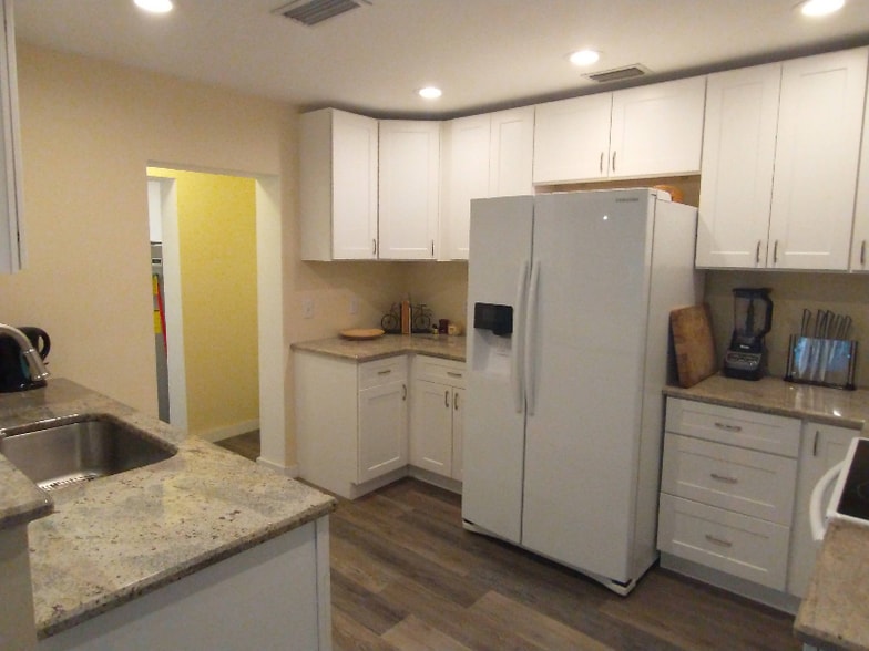 Building Photo - 1865 Washington Ave