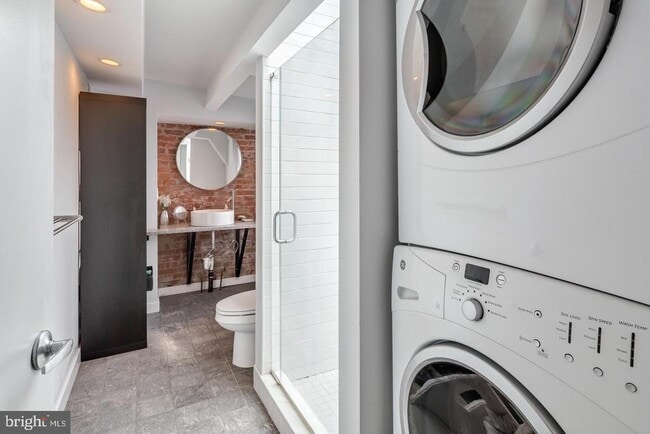 Building Photo - 1320 Pine St