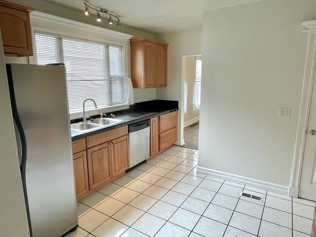 Building Photo - Boise Neighborhood 3-Story Victorian, Walking Distance to N Mississippi