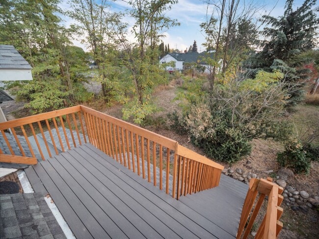 Building Photo - Boho Chic Loft (Furnished)