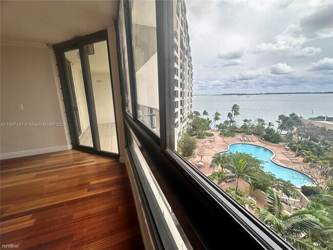 Building Photo - 1 br, 1.5 bath Condo - 520 Brickell Key Dr...