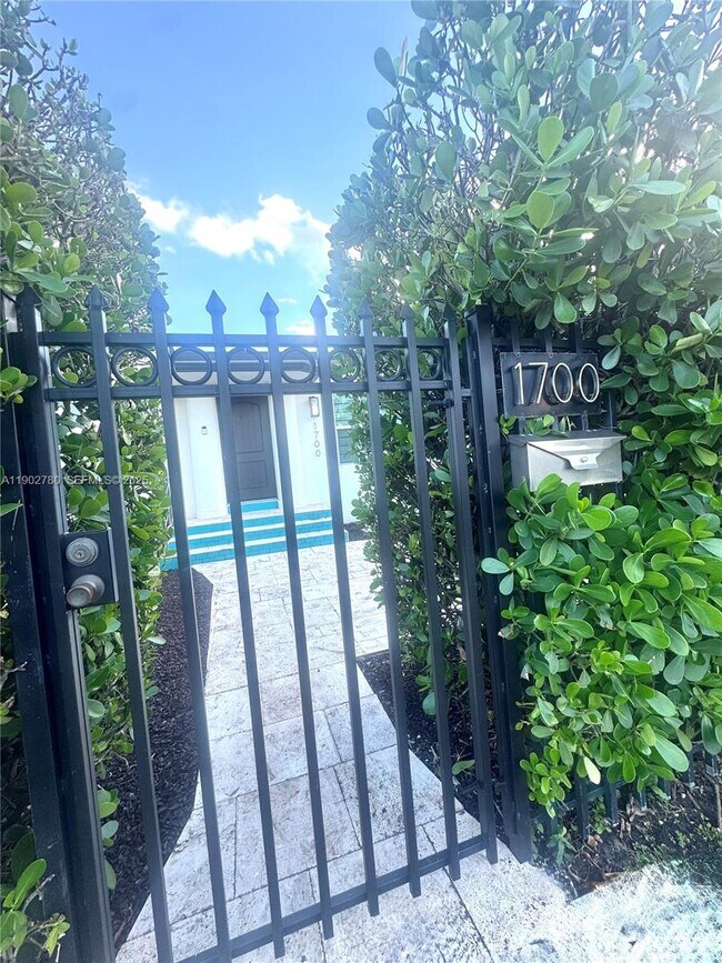 Building Photo - 1700 SW 16th Ter