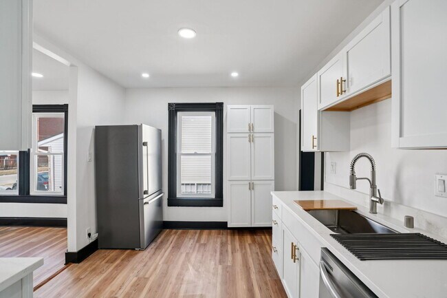 Building Photo - 5039 26th Ave