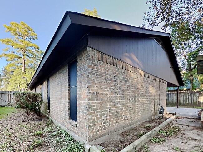 Building Photo - 2138 Wood River Rd