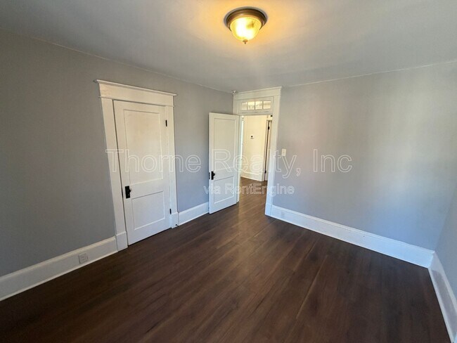 Building Photo - 835 Sunset Ave