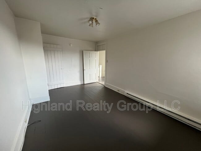 Building Photo - 357 Locust St