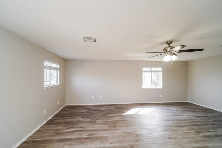 Building Photo - 117 Mood Lake Dr