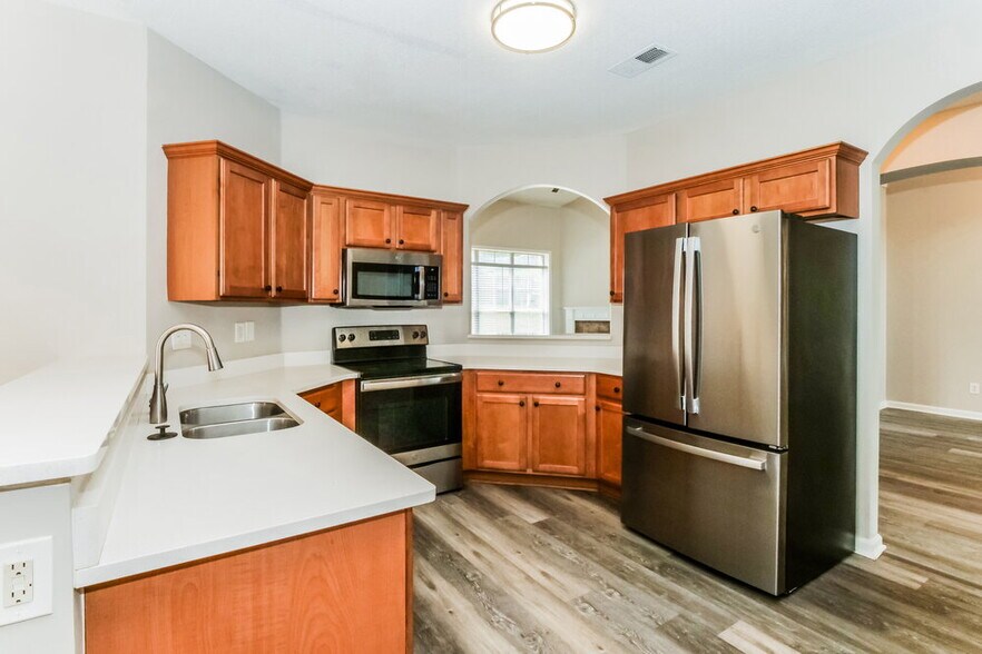 Building Photo - 1043 Averett Cove
