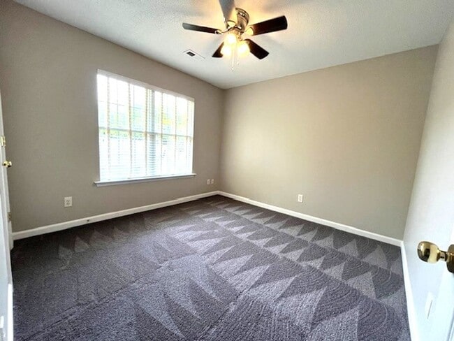 Building Photo - ~~ 4-Bedroom Beauty in Mebane ~~