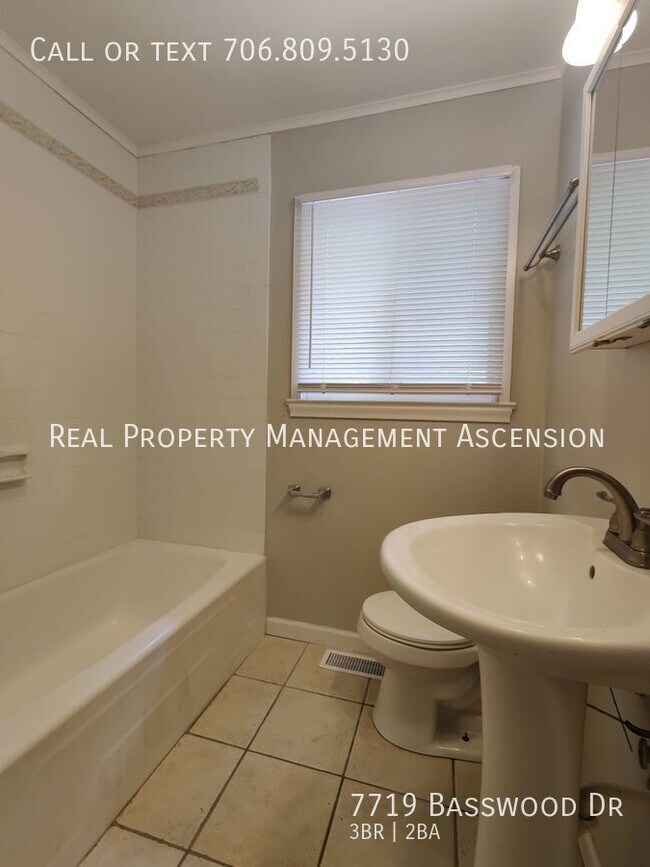 Building Photo - 7719 Basswood Dr