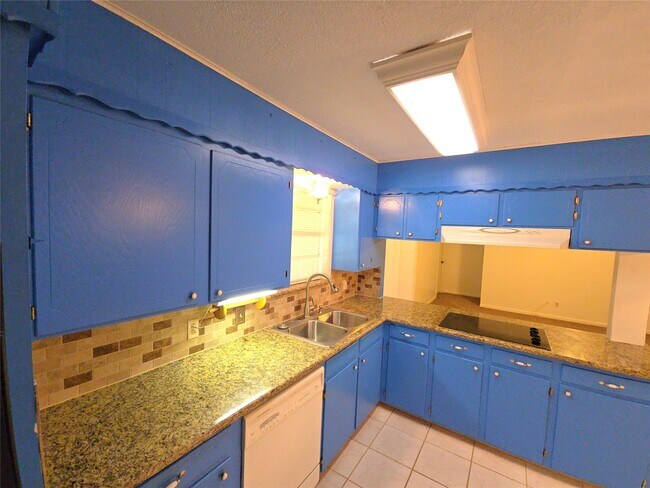 Building Photo - 1206 Crescent Blvd