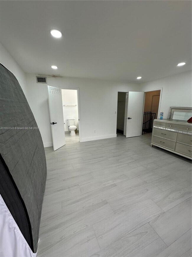 Building Photo - 8660 SW 149th Ave