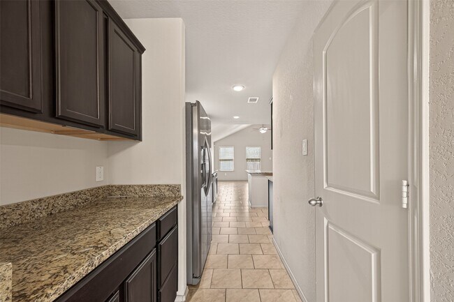 Building Photo - 23506 Umbrella Pine Dr