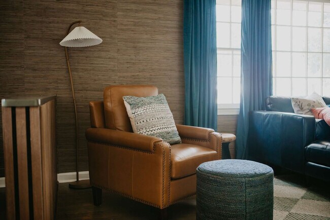 Building Photo - 946 Magnolia St SE