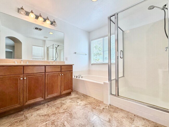Building Photo - Charming 3 Bedroom Bel Flora Home with Private Patio & Amenities