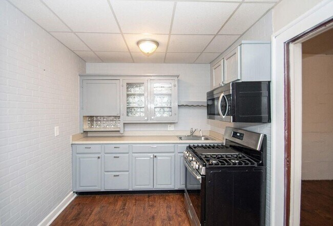 Building Photo - 5819 E Washington St