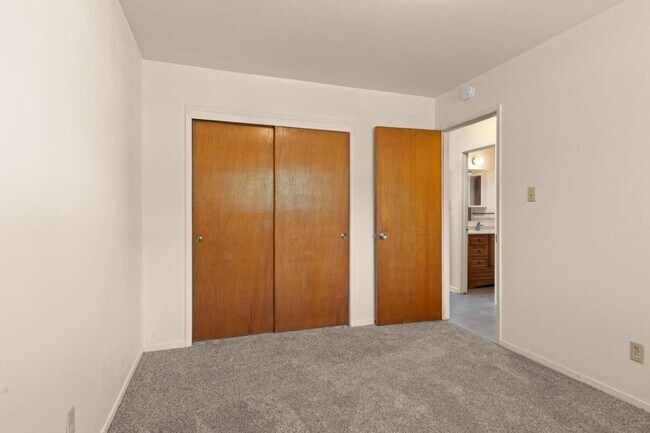 Building Photo - 311 7th St