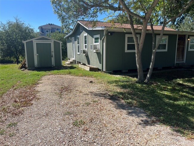 Building Photo - 810 S Brownell St