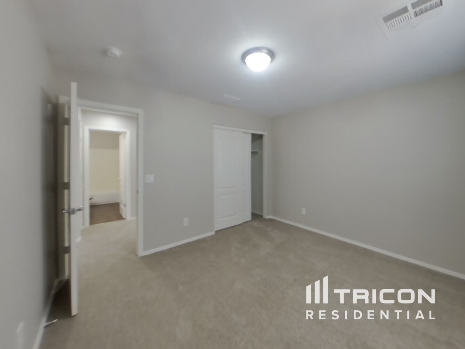Building Photo - 4930 E Del Rio Dr