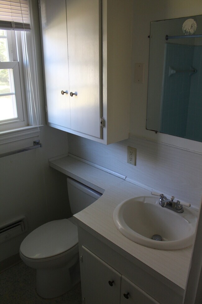 Building Photo - 3 Bed/2 Bath Home Right Next to Walker Golf Course!