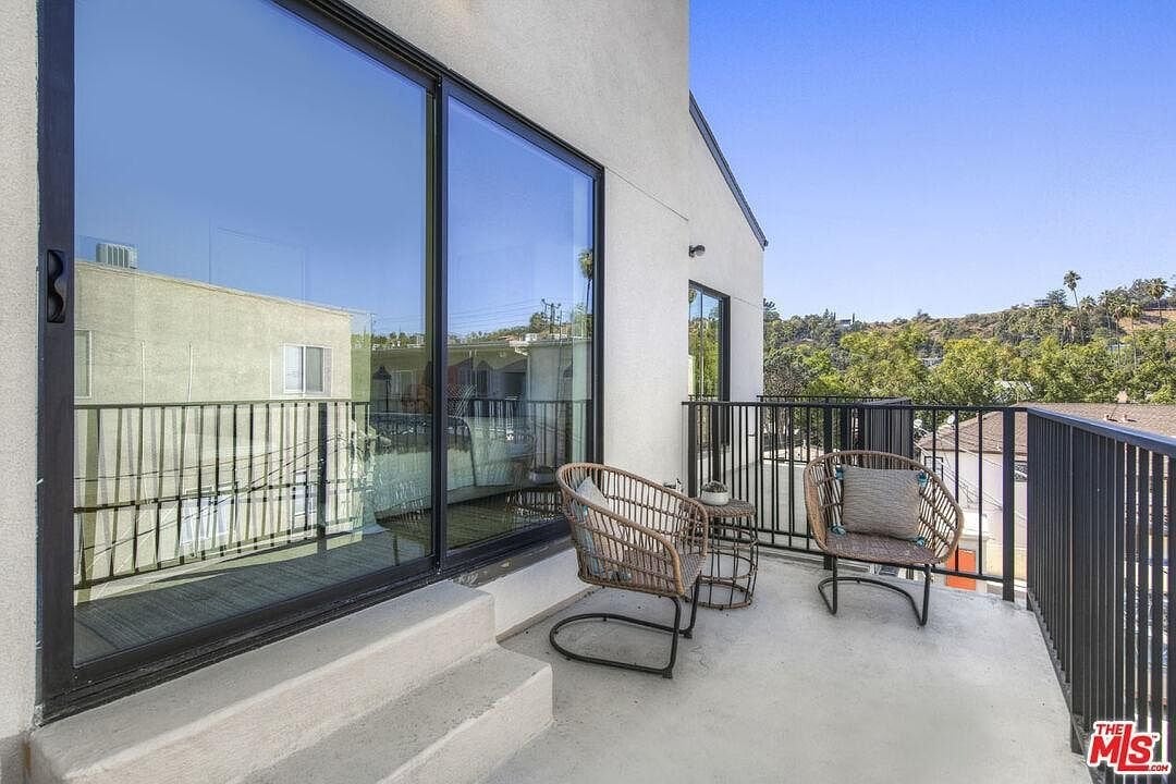 Building Photo - 2337 Ridgeview Ave