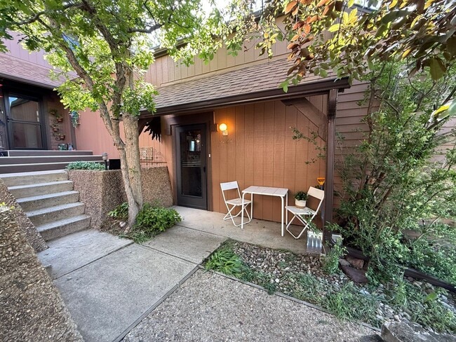 Primary Photo - Spacious End-Unit Townhome in Scenic Shana...