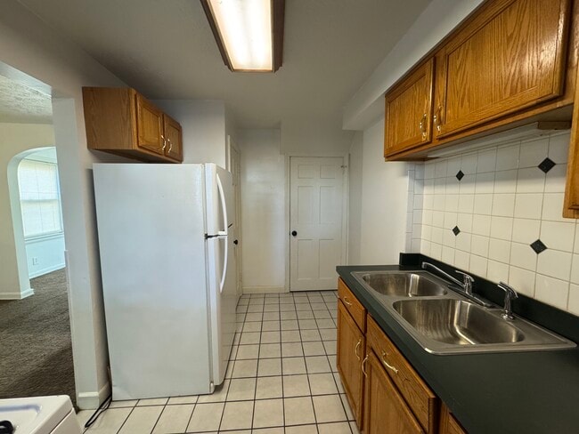 Building Photo - 133 16th St NE