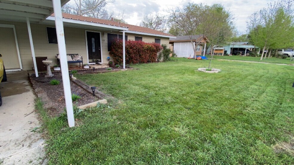 Primary Photo - 13 Hollywood Dr