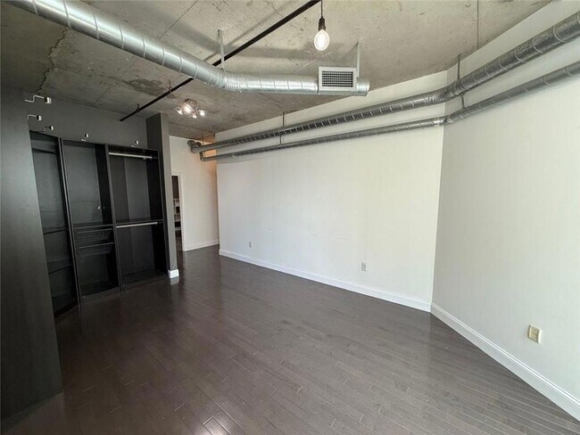 Building Photo - 115 W Peachtree Pl NW