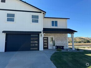 Building Photo - 4 bedroom, 2.5 bathroom university area - ...