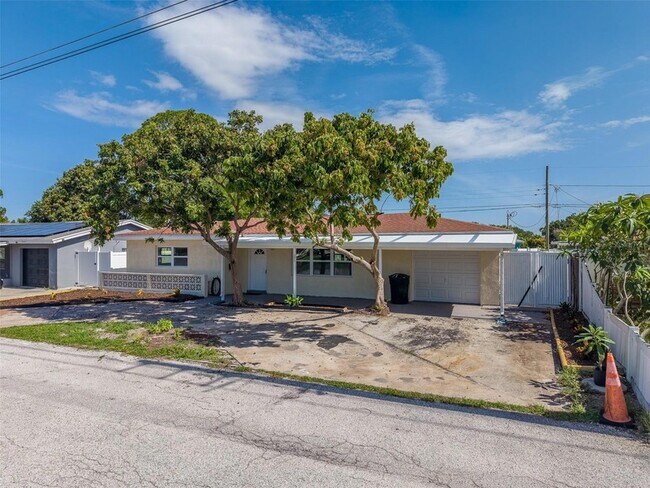 Building Photo - 5937 38th Ave N