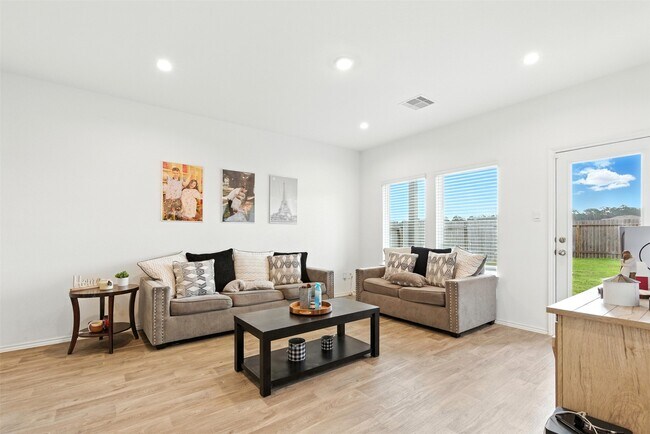 Building Photo - 24010 Breckenridge Hts Ln