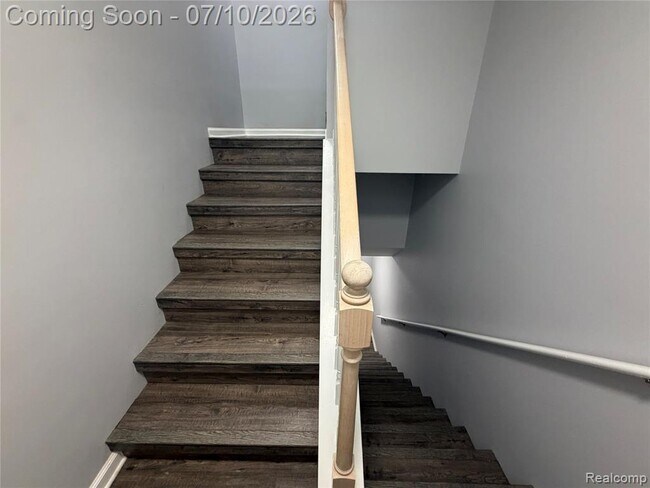 Building Photo - 29415 Glen Oaks Blvd E