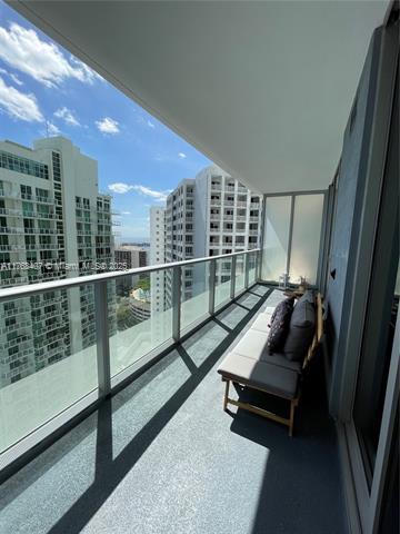 Building Photo - 1300 Brickell Bay Dr