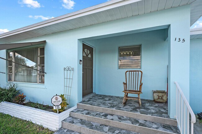 Building Photo - 135 E 28th St