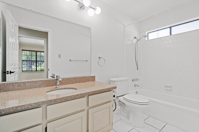 Building Photo - 2710 Pineleaf Dr