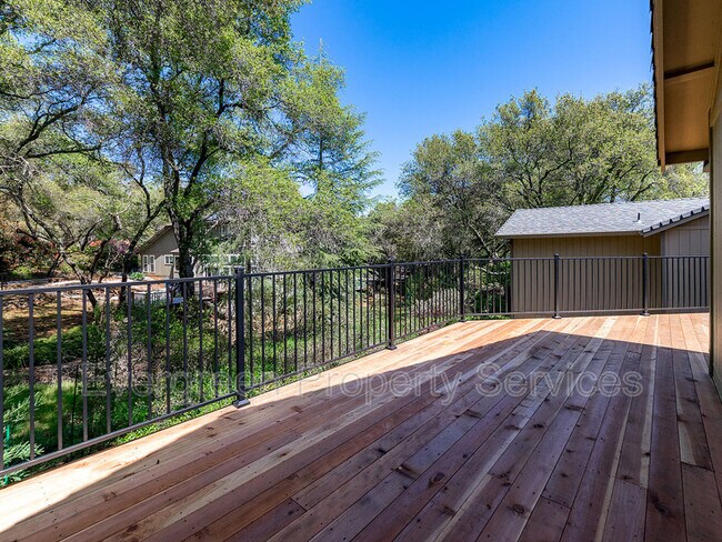 Building Photo - 2749 Sandhurst Dr