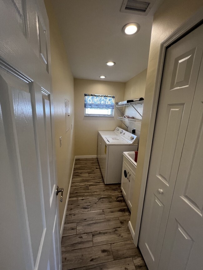 Building Photo - 120 Shanle Dr