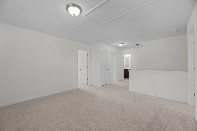 Building Photo - Lake View Four Bedroom 2.5 Bath Home