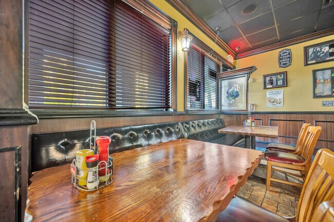 Building Photo - 8101 Resort Village Dr