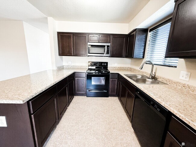 Building Photo - 1175 S 47th Ave