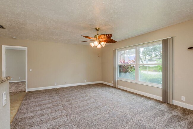 Building Photo - Pool Home Near Florida Beaches