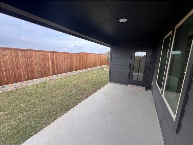Building Photo - 4008 Limestone Blf Dr