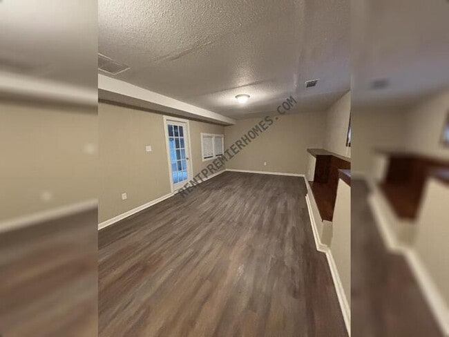 Building Photo - 322 E Lee Ave