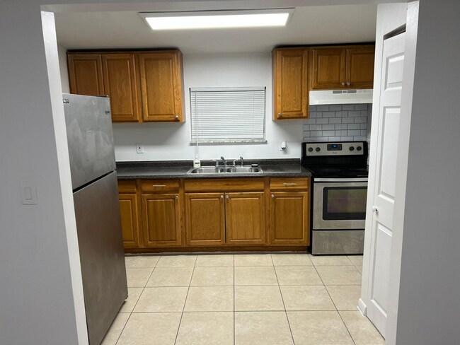 Building Photo - 5007 Eastwood Dr