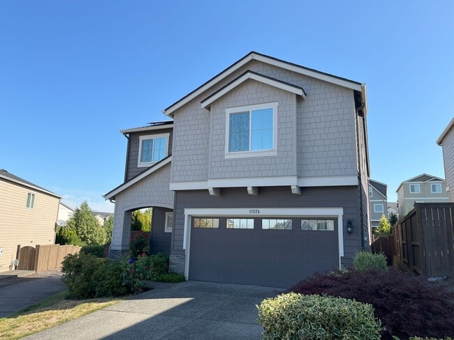 Building Photo - Spacious 4-Bedroom + Bonus Room with Modern Kitchen, Solar Panels & Private Fenced Backyard!