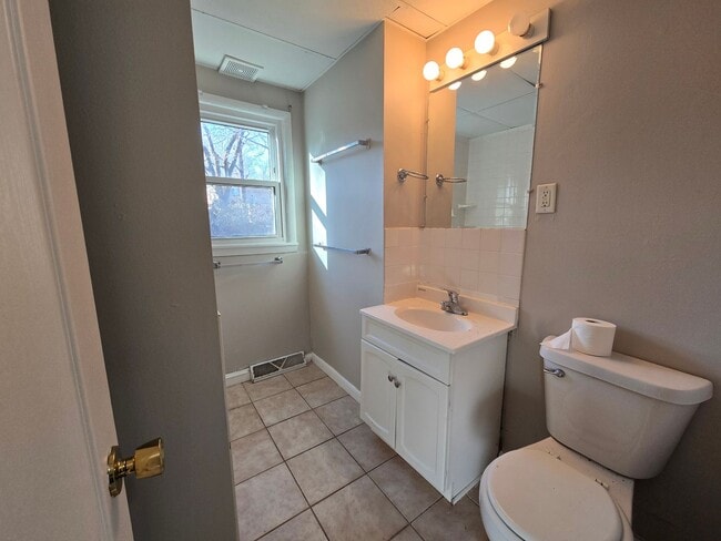 Building Photo - 1005 Samantha St