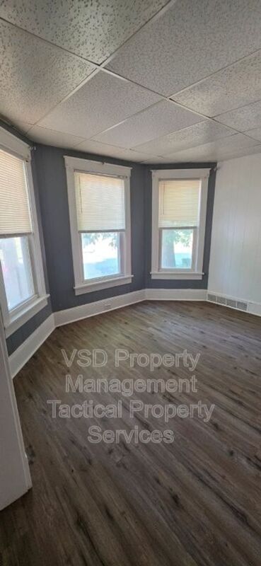 Building Photo - 1583 E 84th St