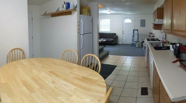 Building Photo - 24-26-26 Lawn St