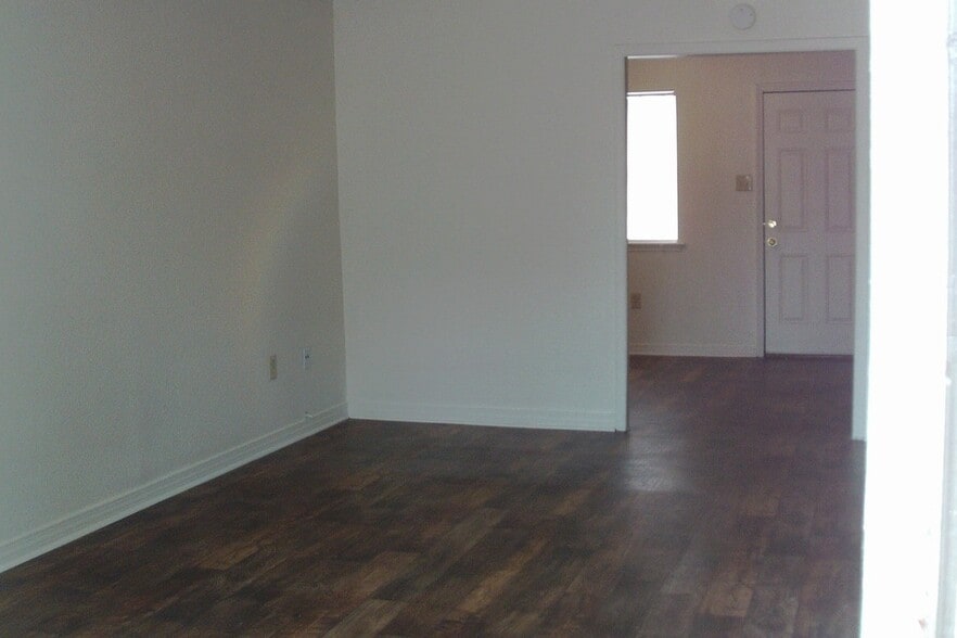 Building Photo - D'Iberville Apartments - Girasun